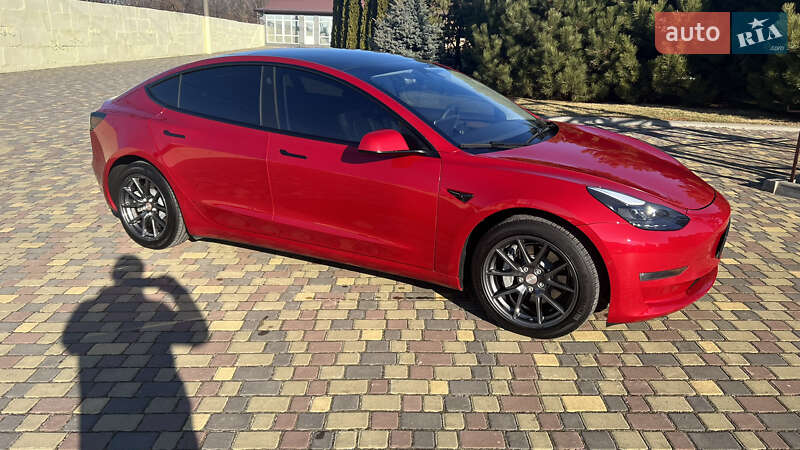 Седан Tesla Model 3 2022 в Днепре