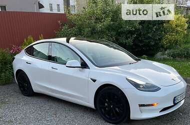 Седан Tesla Model 3 2021 в Воловце Седан Tesla Model 3 2021 в Воловце