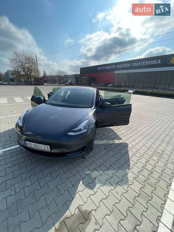 Седан Tesla Model 3 2018 в Виннице