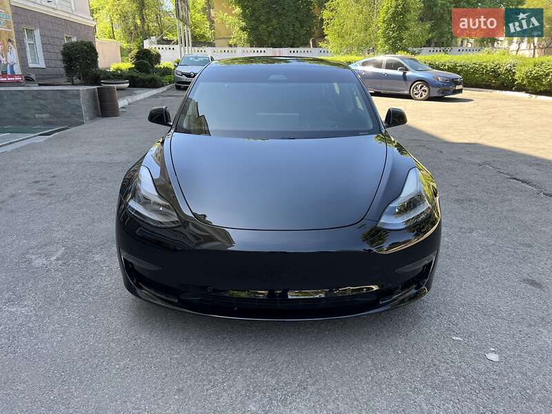 Седан Tesla Model 3 2021 в Кам'янському