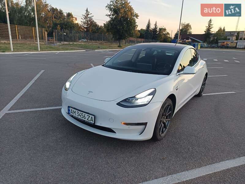 Седан Tesla Model 3 2018 в Житомире