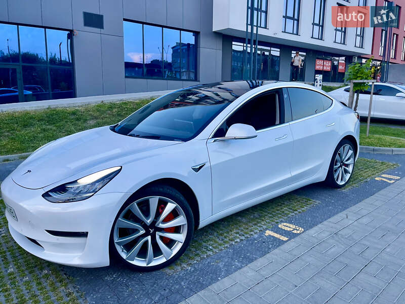 Седан Tesla Model 3 2019 в Львове