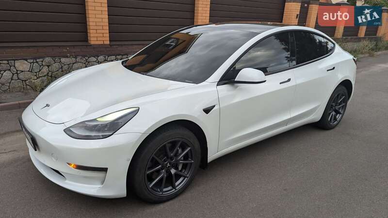 Седан Tesla Model 3 2021 в Виннице
