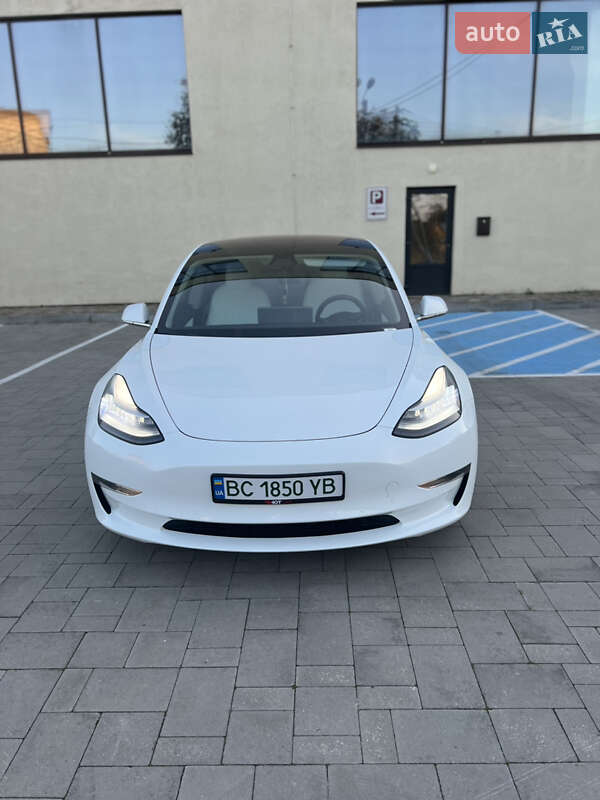 Седан Tesla Model 3 2018 в Стрые