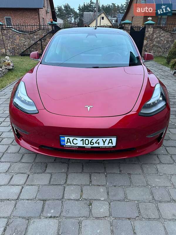 Седан Tesla Model 3 2018 в Маневичах