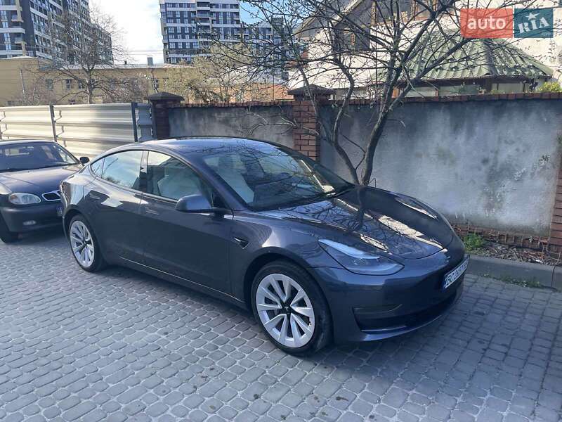Седан Tesla Model 3 2021 в Львове