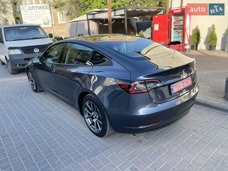 Седан Tesla Model 3 2022 в Тернополе