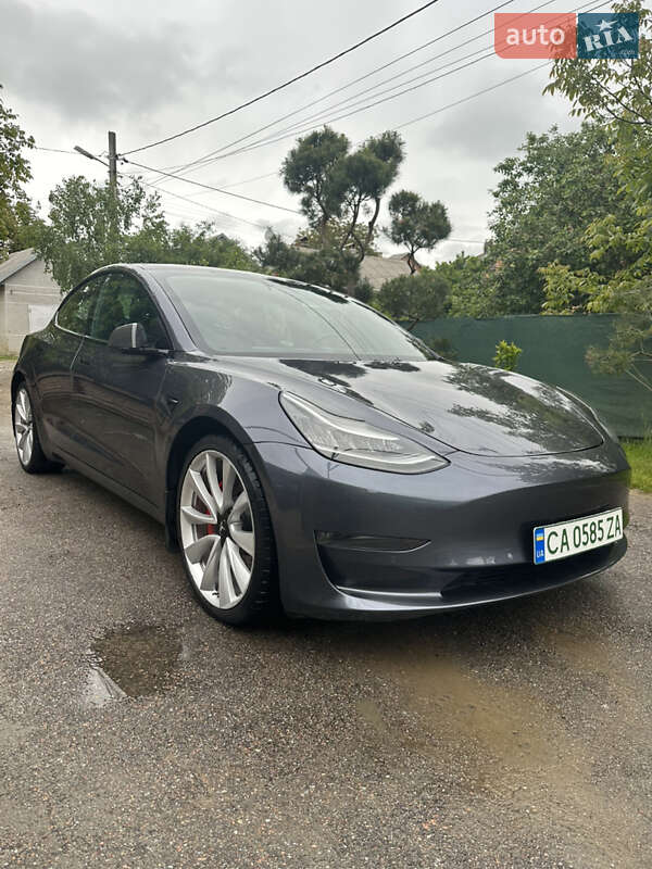 Седан Tesla Model 3 2018 в Черновцах