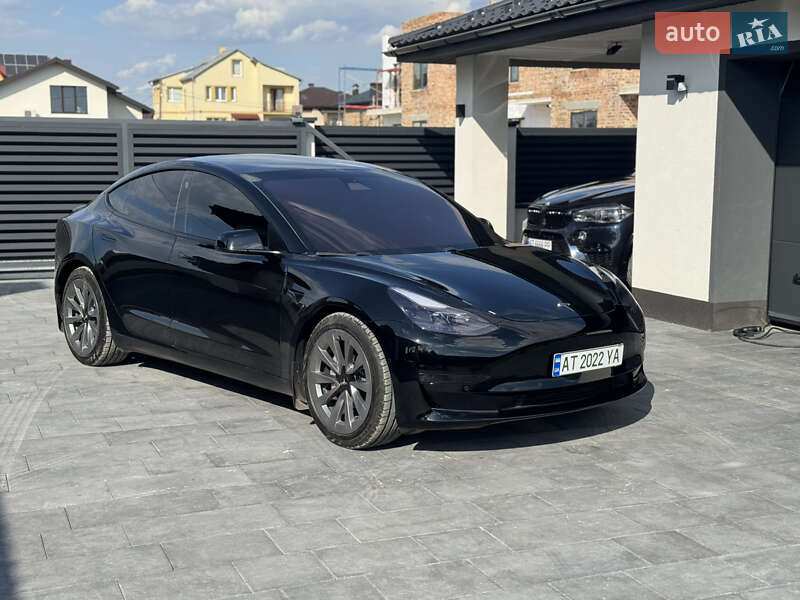 Седан Tesla Model 3 2021 в Ивано-Франковске