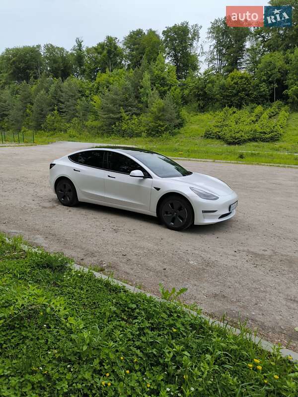 Седан Tesla Model 3 2021 в Бережанах