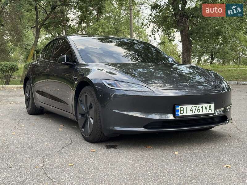 Седан Tesla Model 3 2024 в Кременчуге