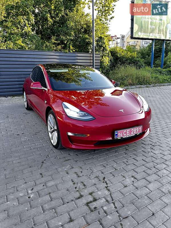 Седан Tesla Model 3 2018 в Ивано-Франковске