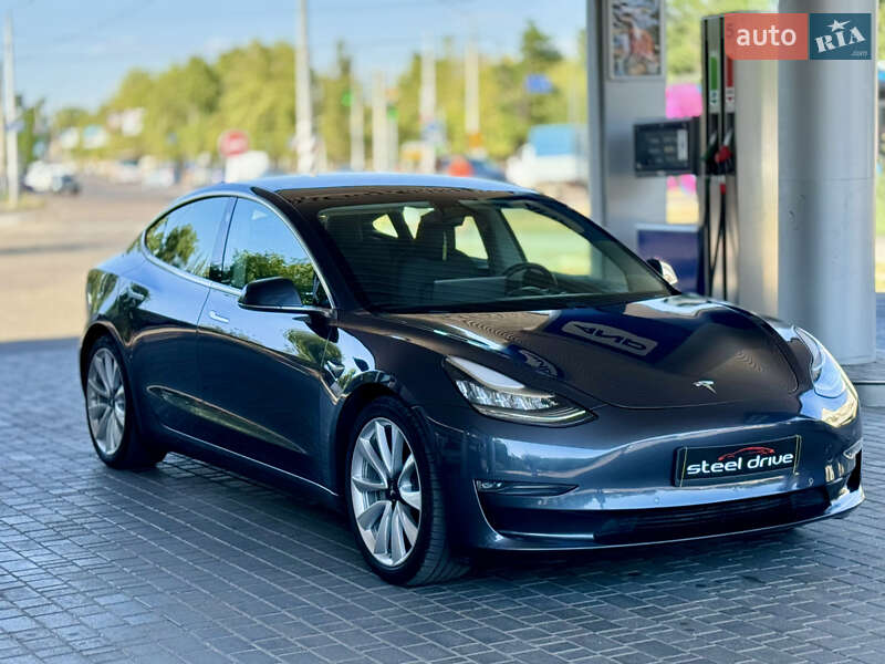 Седан Tesla Model 3 2020 в Николаеве