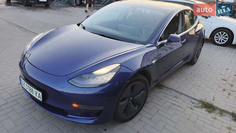 Седан Tesla Model 3 2020 в Шепетовке