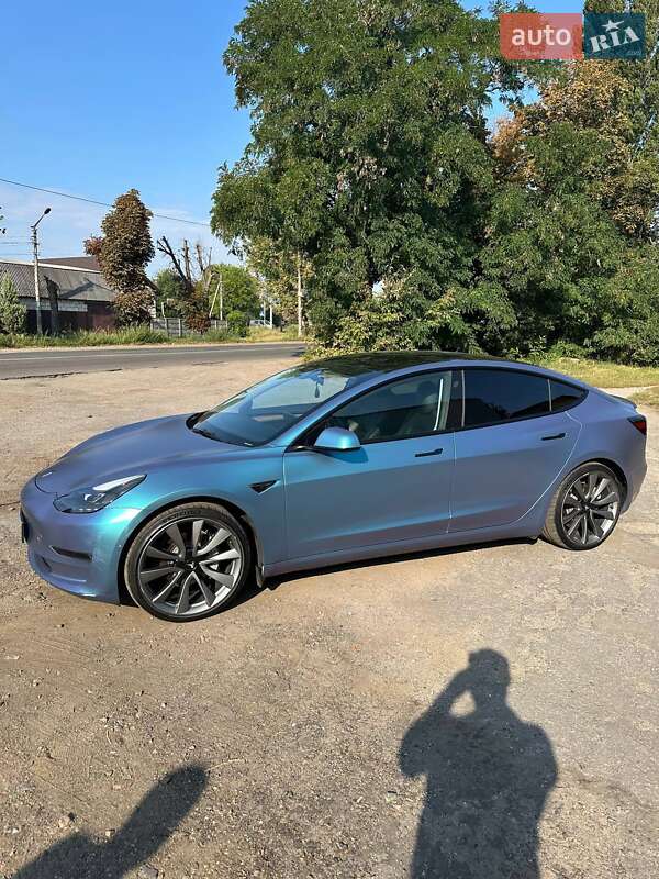 Седан Tesla Model 3 2021 в Киеве