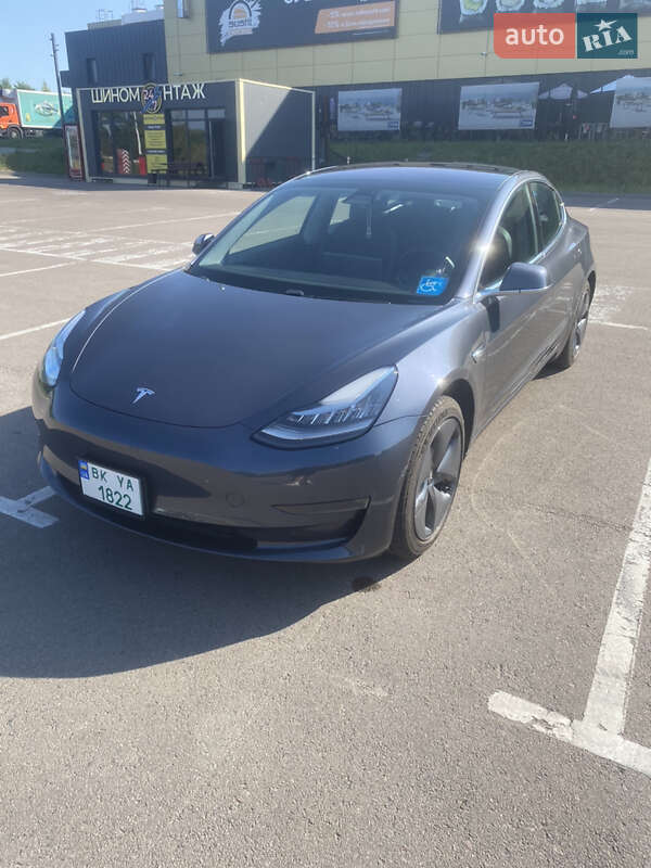 Седан Tesla Model 3 2018 в Ровно Седан Tesla Model 3 2018 в Ровно