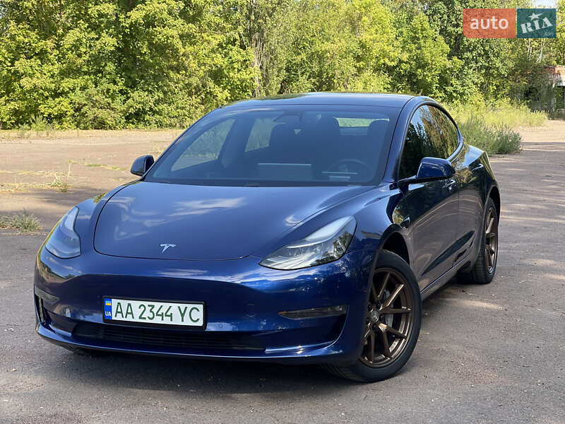 Седан Tesla Model 3 2021 в Киеве