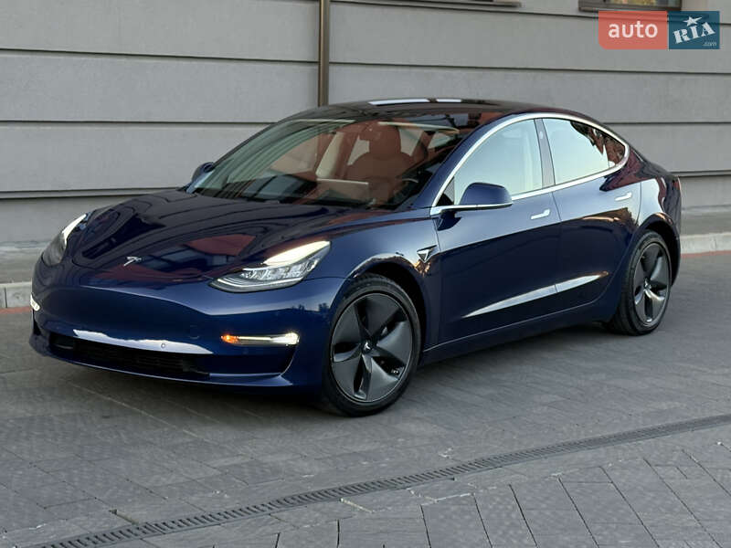 Седан Tesla Model 3 2018 в Дрогобичі