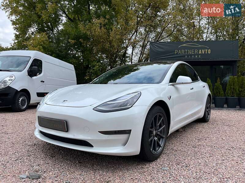 Седан Tesla Model 3 2019 в Ровно Седан Tesla Model 3 2019 в Ровно