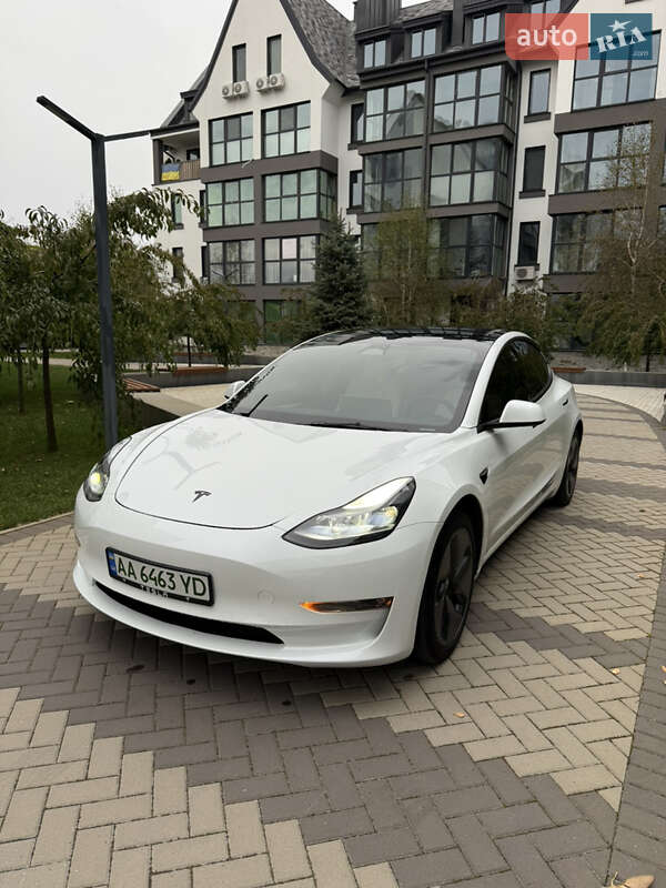 Седан Tesla Model 3 2023 в Киеве