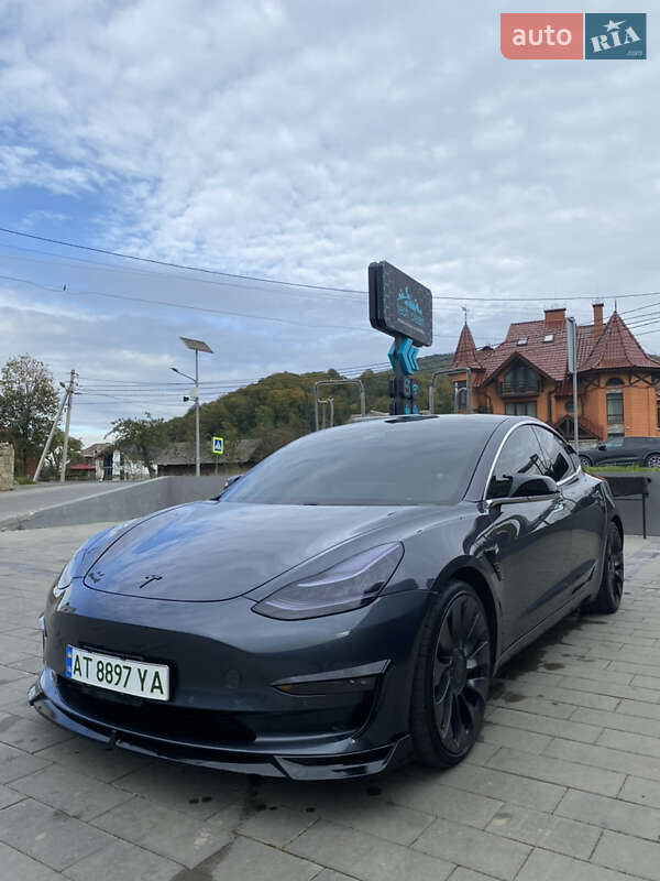 Седан Tesla Model 3 2018 в Ивано-Франковске
