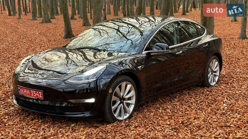 Седан Tesla Model 3 2019 в Львове Седан Tesla Model 3 2019 в Львове