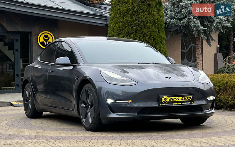 Седан Tesla Model 3 2022 в Львове