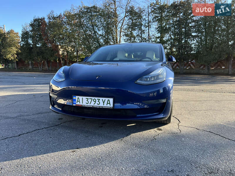 Седан Tesla Model 3 2022 в Ужгороде