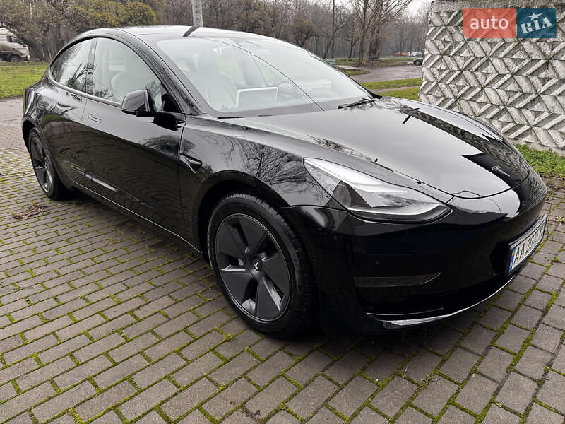 Седан Tesla Model 3 2022 в Киеве