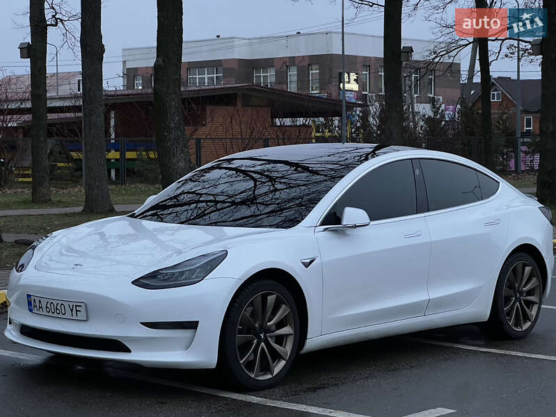 Седан Tesla Model 3 2019 в Чайках