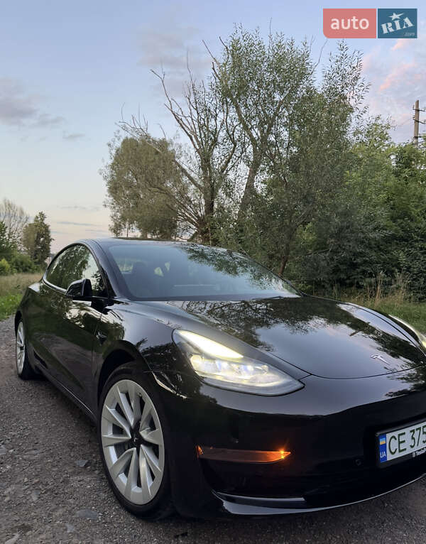 Седан Tesla Model 3 2022 в Черновцах