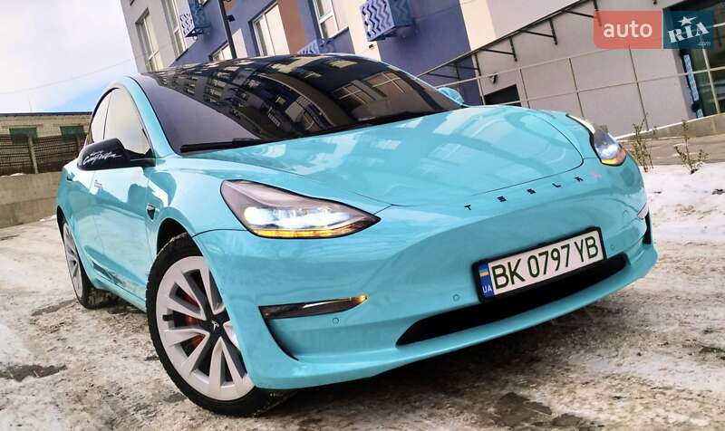 Седан Tesla Model 3 2022 в Ровно