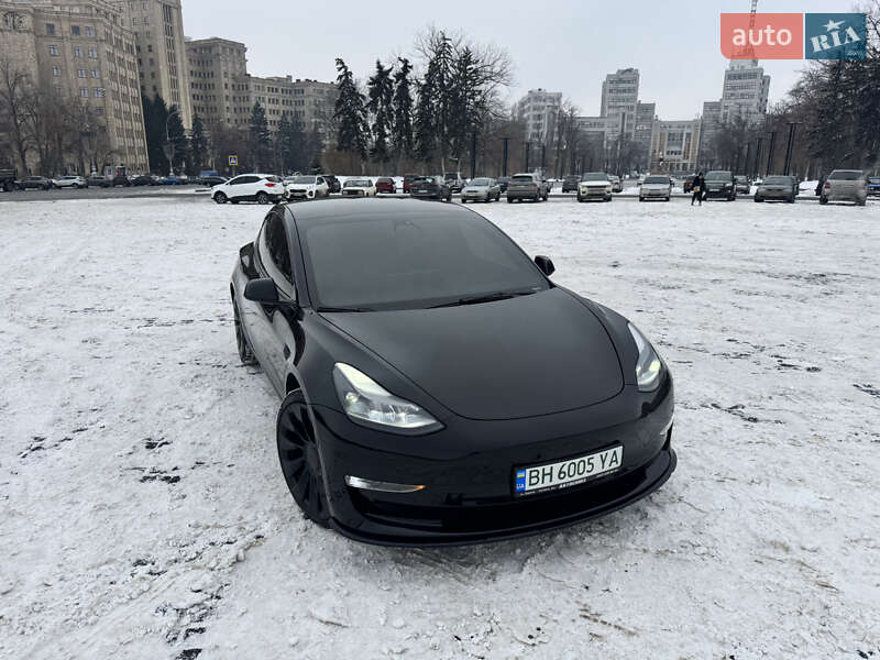 Седан Tesla Model 3 2023 в Харькове