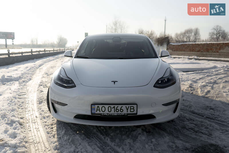 Седан Tesla Model 3 2021 в Ужгороде