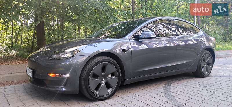 Седан Tesla Model 3 2023 в Львові