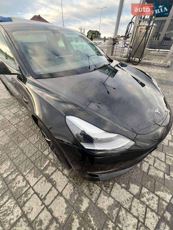 Седан Tesla Model 3 2022 в Львове
