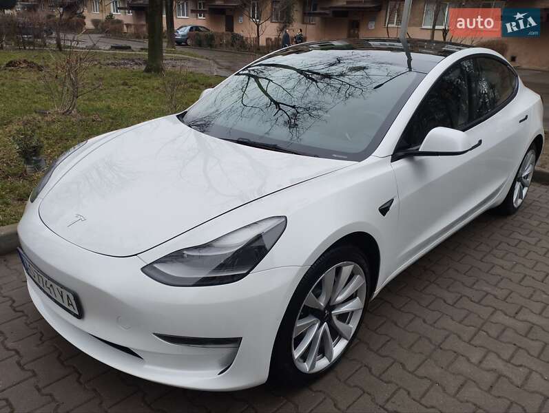 Седан Tesla Model 3 2022 в Ужгороде