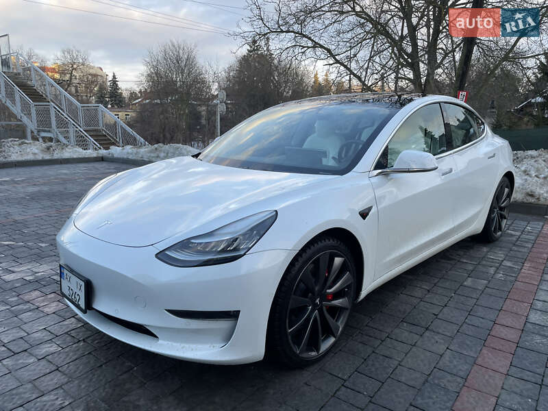 Седан Tesla Model 3 2019 в Львове