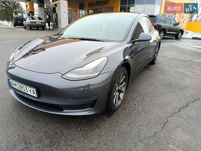 Седан Tesla Model 3 2022 в Звягеле
