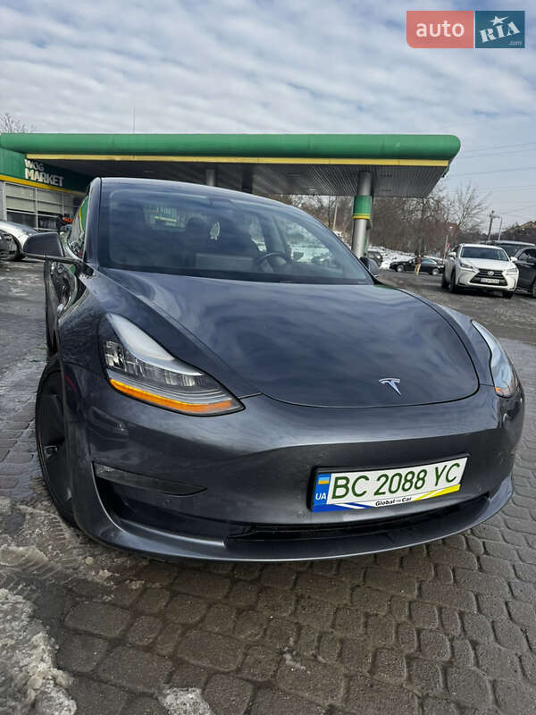 Седан Tesla Model 3 2019 в Львове Седан Tesla Model 3 2019 в Львове