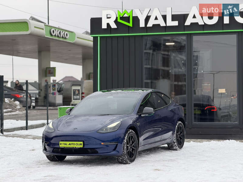 Седан Tesla Model 3 2023 в Львове