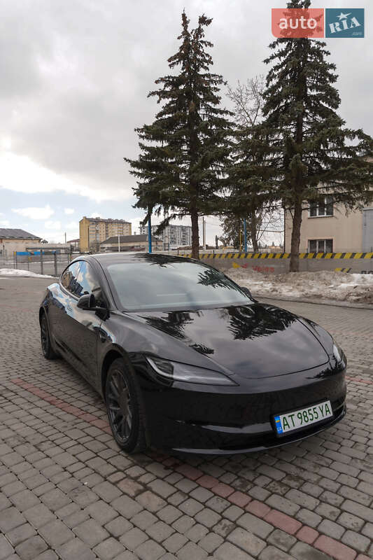 Седан Tesla Model 3 2024 в Ивано-Франковске