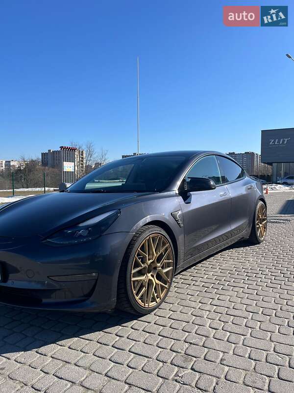 Седан Tesla Model 3 2021 в Львове