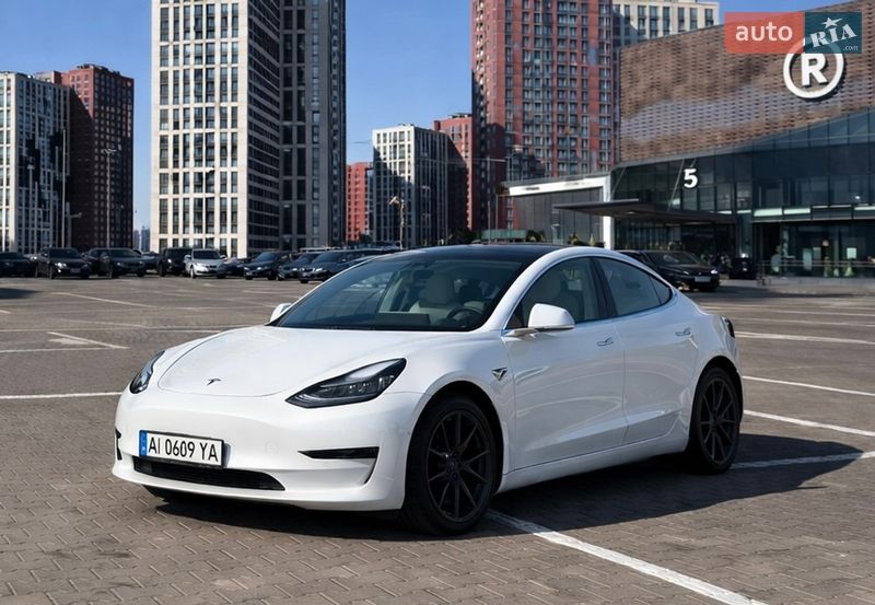 Седан Tesla Model 3 2019 в Киеве