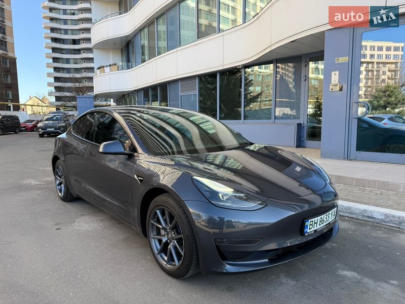 Седан Tesla Model 3 2023 в Одессе