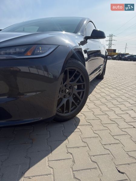 Седан Tesla Model 3 2025 в Киеве