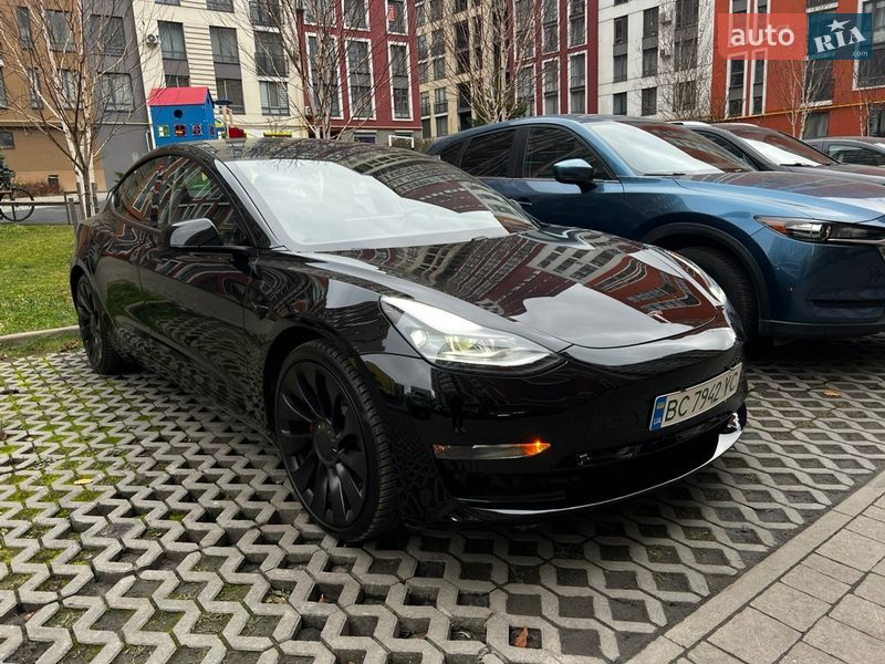 Седан Tesla Model 3 2021 в Львові