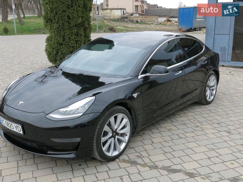 Седан Tesla Model 3 2020 в Львові