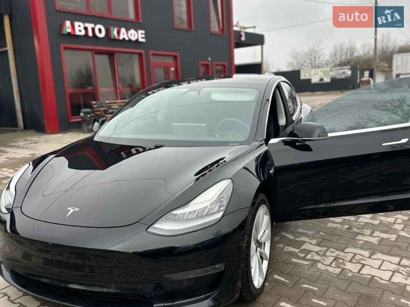 Седан Tesla Model 3 2020 в Бучаче Седан Tesla Model 3 2020 в Бучаче