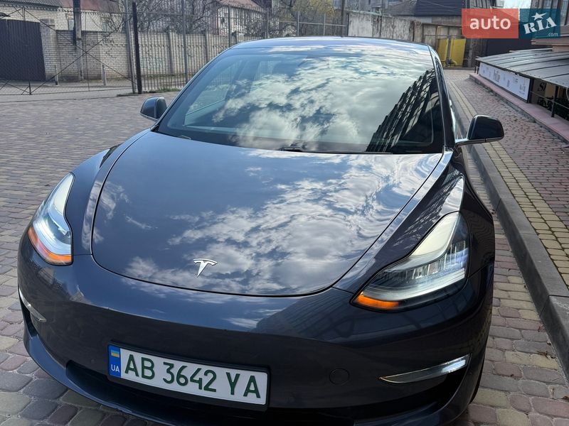 Седан Tesla Model 3 2018 в Виннице